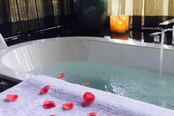 深圳宝安区水疗池中的失重冥想:当身体学会漂浮